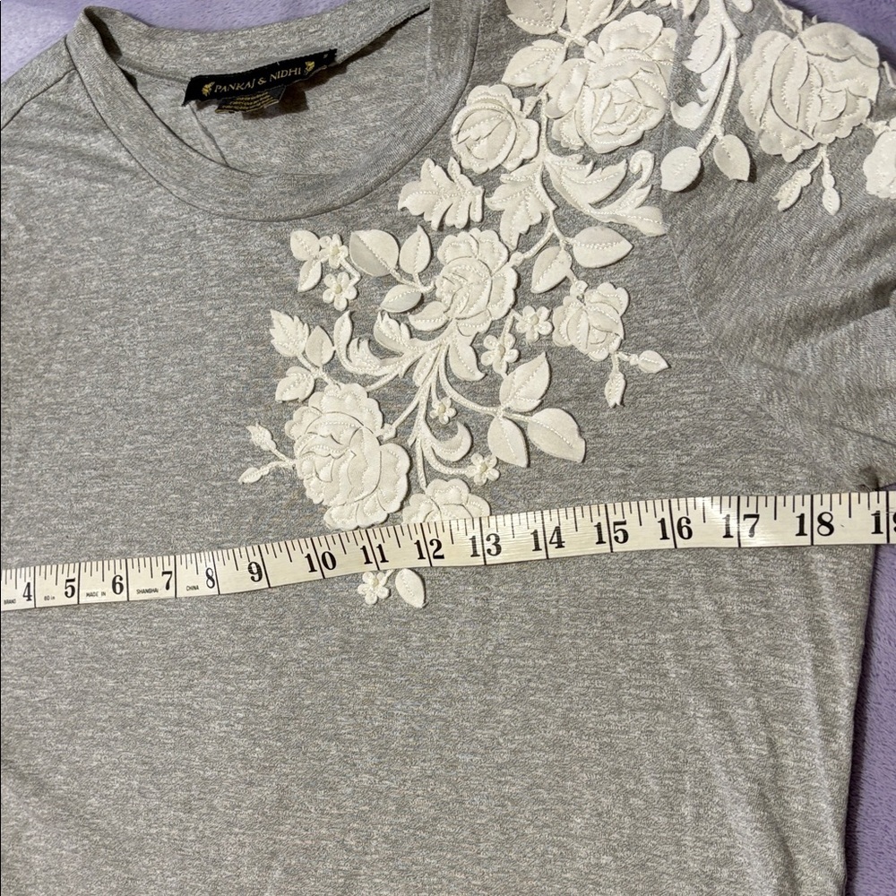 Anthropologie Gray Floral Short Sleeve Tee - Picture 5 of 8